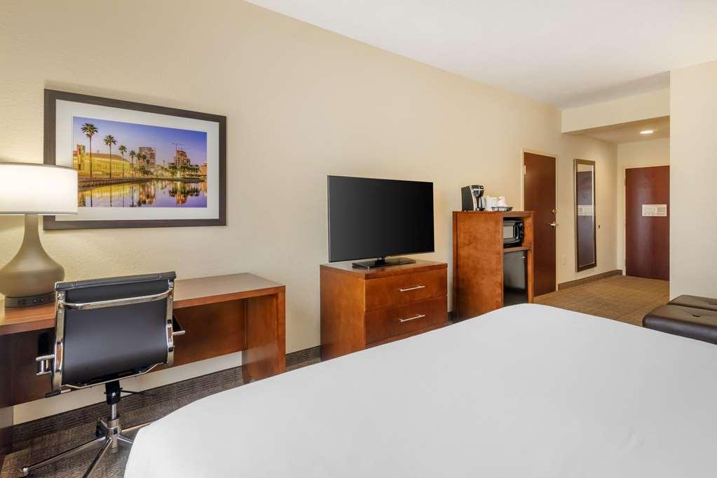 Comfort Inn & Suites Northeast - Gateway Sankt Petersburg Pokój zdjęcie