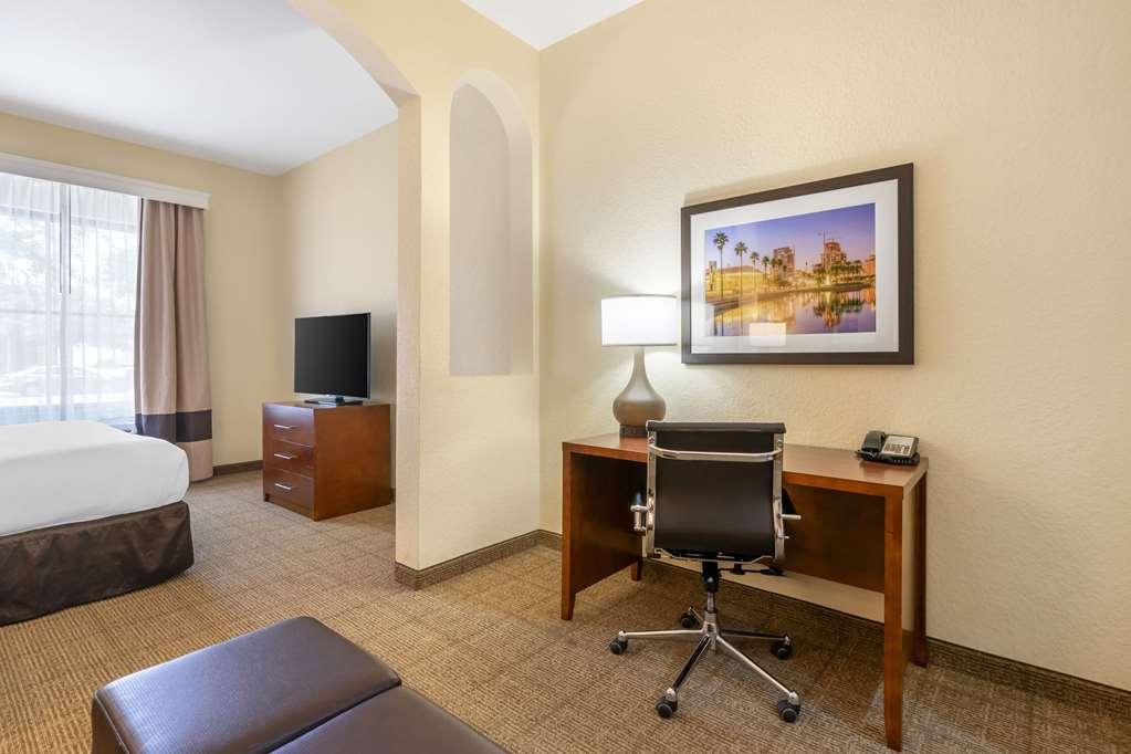 Comfort Inn & Suites Northeast - Gateway Sankt Petersburg Pokój zdjęcie