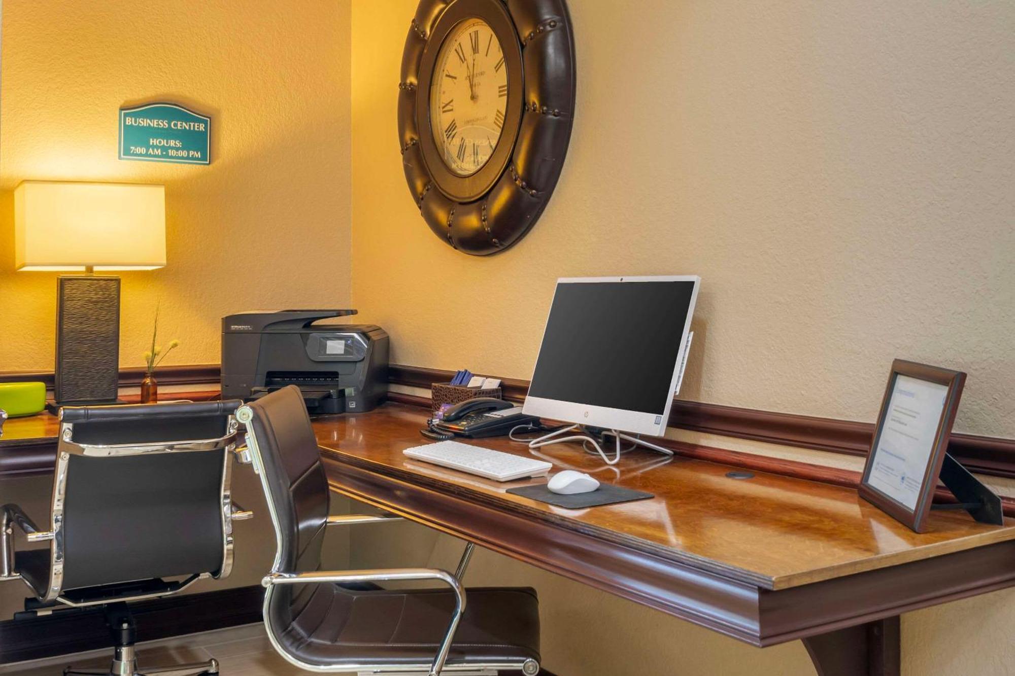 Comfort Inn & Suites Northeast - Gateway Sankt Petersburg Zewnętrze zdjęcie