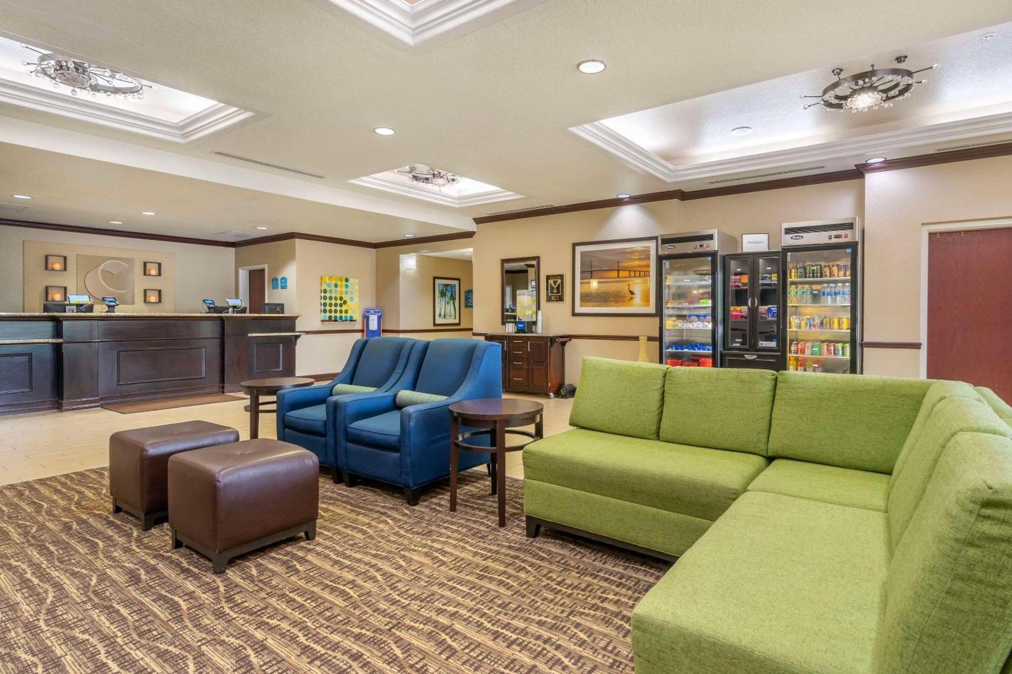 Comfort Inn & Suites Northeast - Gateway Sankt Petersburg Zewnętrze zdjęcie